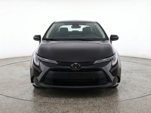 Used 2025 Toyota Corolla LE FWD image 2