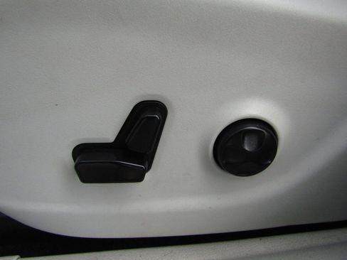 Used 2020 Jeep Cherokee Latitude Plus image 12