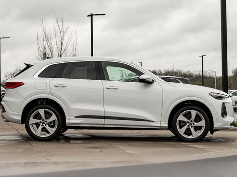 Certified 2025 Audi Q5 Premium w/ Premium Plus AWD/4WD image 2
