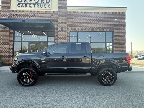 Used 2019 Nissan Titan SV w/ SV Convenience Package AWD/4WD image 3