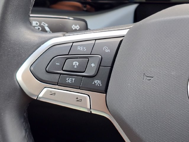 Used 2024 Volkswagen Taos SE AWD/4WD image 16