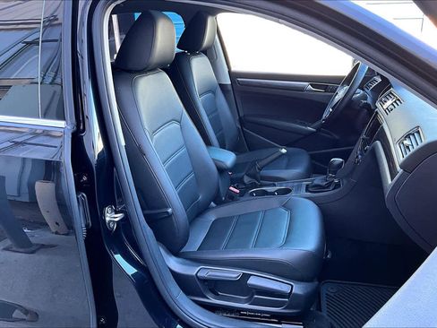 Used 2018 Volkswagen Passat 2.0T SE image 8