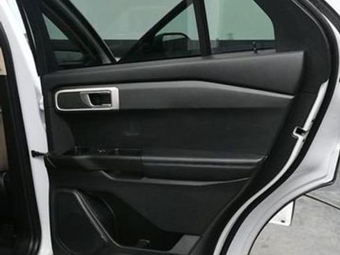 Used 2021 Ford Explorer 4WD image 12