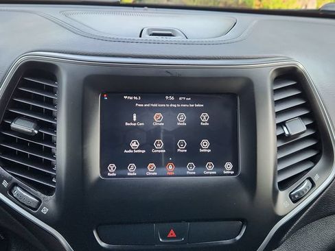 Used 2019 Jeep Cherokee Latitude w/ Popular Appearance Group FWD image 37