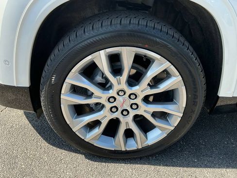 Used 2024 GMC Acadia Denali w/ Super Cruise Package AWD/4WD image 9