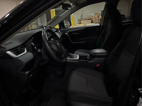 Used 2025 Toyota RAV4 XLE AWD/4WD image 9