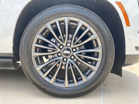 Used 2026 Cadillac Escalade Platinum Sport w/ LPO, Floor Liner Package RWD image 33