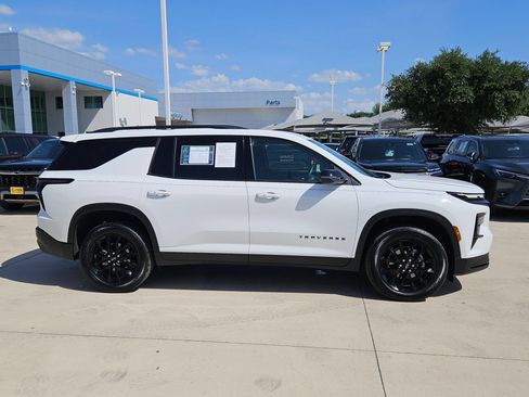 Certified 2026 Chevrolet Traverse LT w/ Midnight/Sport Edition FWD image 2