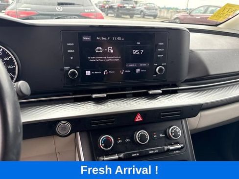 Used 2024 Kia Carnival LX FWD image 8