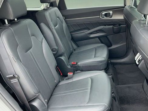 Used 2025 Kia Sorento SX FWD image 17