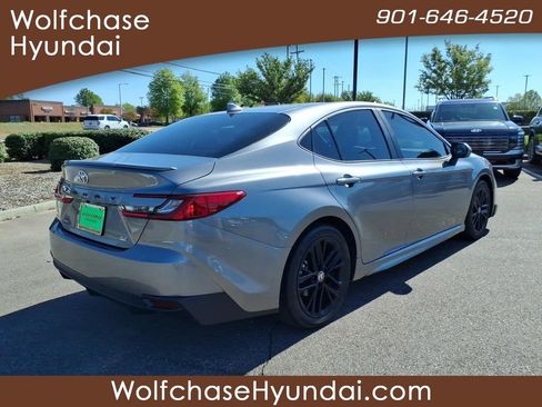 Used 2025 Toyota Camry SE image 5
