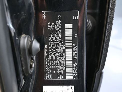 Used 2006 Toyota Land Cruiser image 52