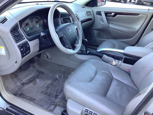 Used 2004 Volvo XC70 image 11