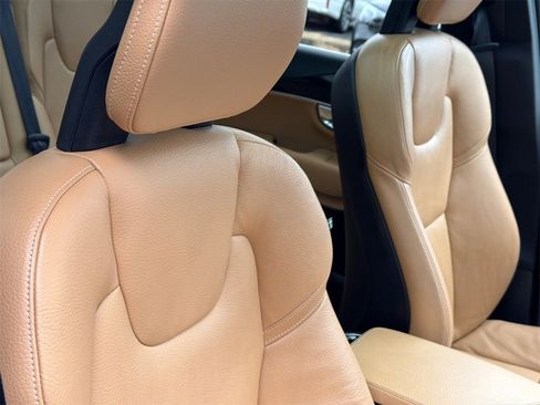 Used 2016 Volvo XC90 T6 Momentum image 12