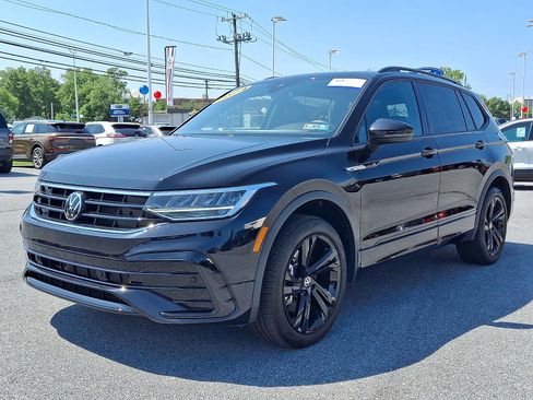 Used 2024 Volkswagen Tiguan SE R-Line AWD/4WD image 3