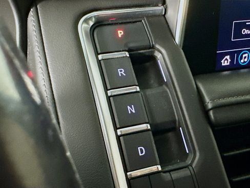 Used 2021 Chevrolet Tahoe Z71 w/ Z71 Signature Package image 25