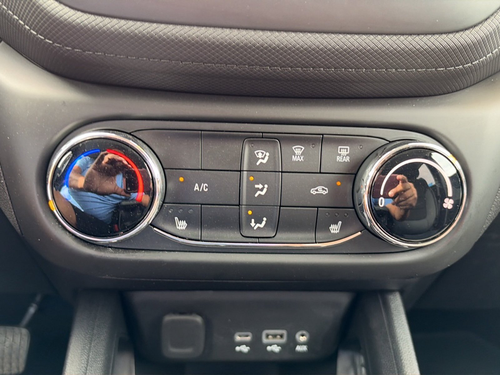 Used 2023 Chevrolet TrailBlazer LT AWD/4WD image 32