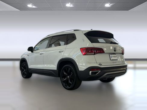 Used 2024 Volkswagen Taos SE FWD image 3
