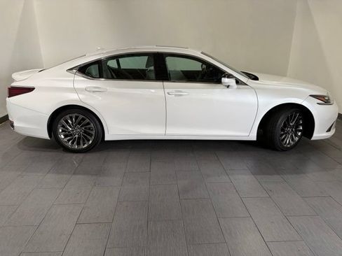 Used 2025 Lexus ES 300h Ultra Luxury w/ Accessory Package (Z1) FWD image 6