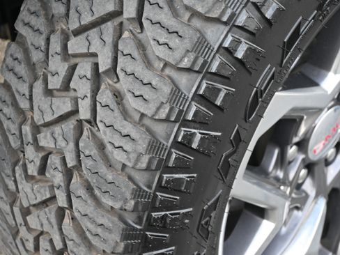 Used 2023 GMC Sierra 1500 SLE image 14