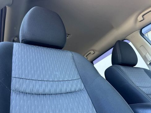 Used 2017 Nissan Rogue SV image 18