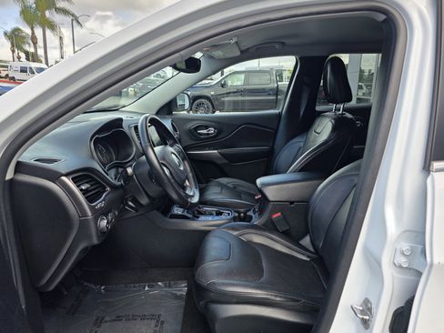 Used 2020 Jeep Cherokee Limited image 12