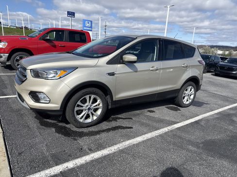 Used 2017 Ford Escape SE image 8