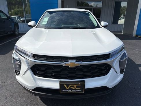 Used 2024 Chevrolet Trax LS w/ LS Convenience Package image 9