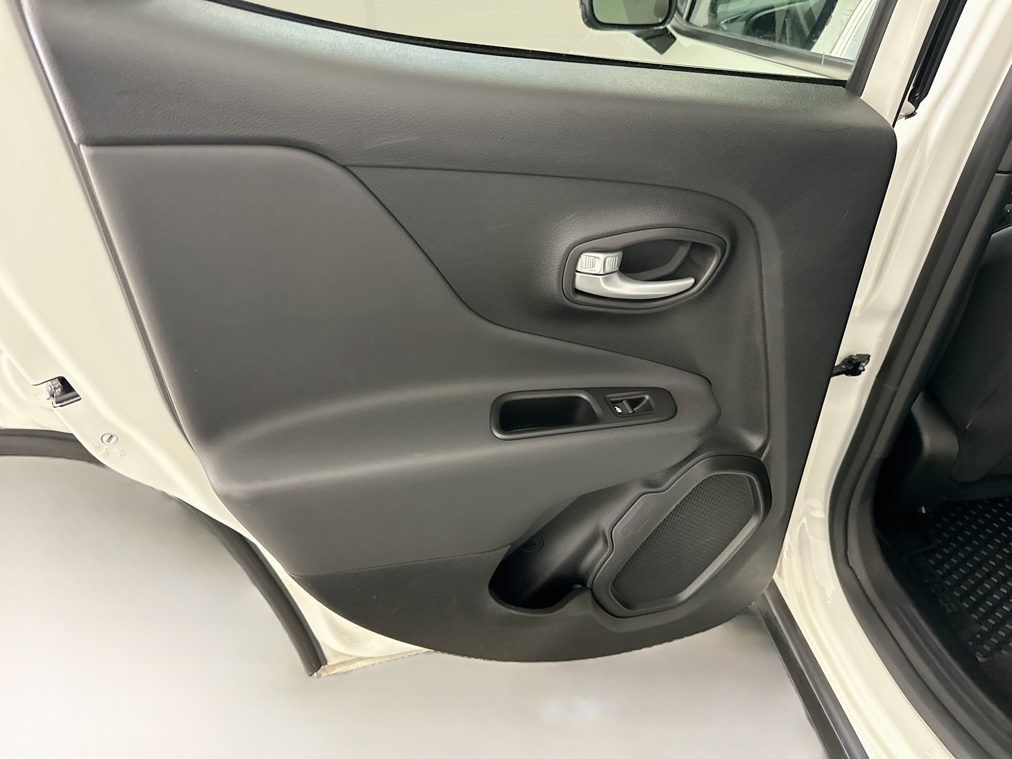 Used 2023 Jeep Renegade Altitude AWD/4WD image 27