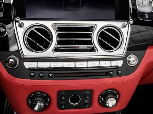 Used 2018 Rolls-Royce Dawn Base image 30