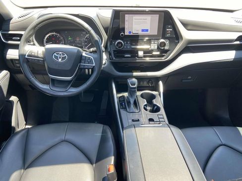 Used 2023 Toyota Highlander XLE FWD image 12