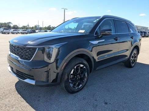 Certified 2025 Kia Sorento S image 9