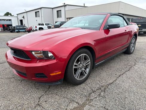 Used 2010 Ford Mustang Convertible RWD image 7