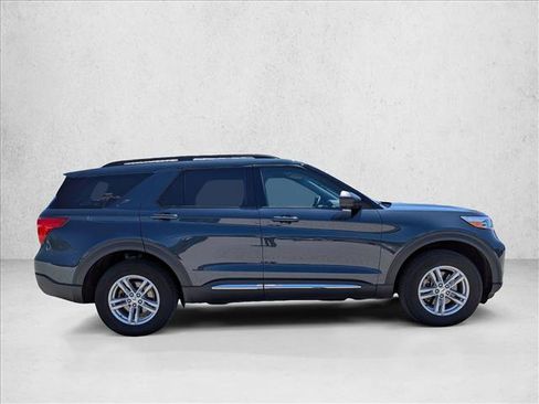 Certified 2023 Ford Explorer XLT w/ Equipment Group 202A AWD/4WD image 4