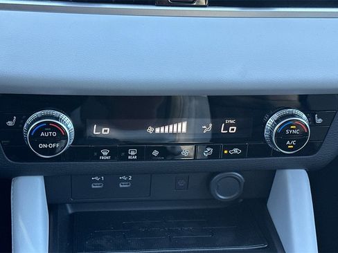 New 2025 Mitsubishi Outlander SE image 21