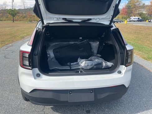 Used 2025 Volvo EX30 Ultra w/ Climate Package image 10