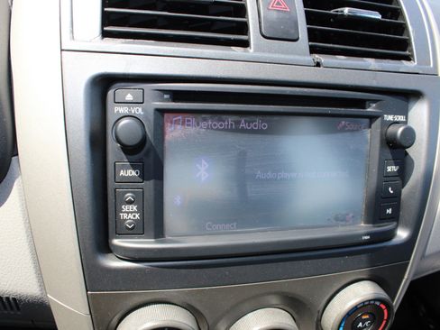 Used 2013 Toyota Corolla LE image 18