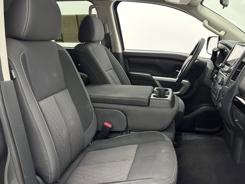 Used 2023 Nissan Titan SV image 31