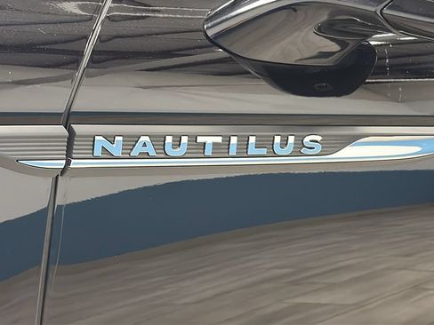 Used 2023 Lincoln Nautilus Reserve AWD/4WD image 42