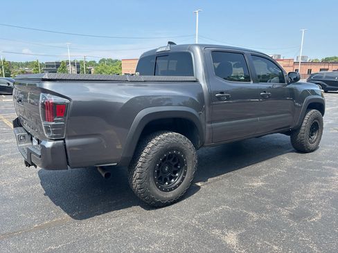 Used 2020 Toyota Tacoma TRD Off-Road w/ Technology Package AWD/4WD image 14