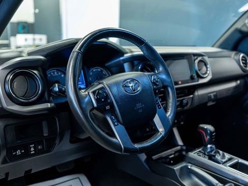 Used 2019 Toyota Tacoma TRD Off-Road AWD/4WD image 10
