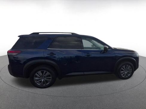 Used 2025 Nissan Pathfinder SV image 16