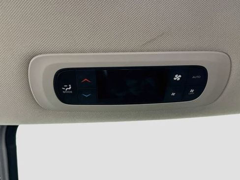 Used 2024 Chrysler Pacifica Touring-L FWD image 23