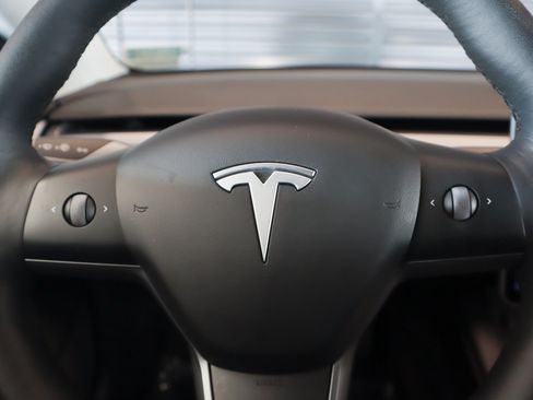 Used 2022 Tesla Model 3 Long Range AWD/4WD image 16