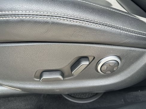 Used 2025 Genesis GV70 2.5T AWD/4WD image 14