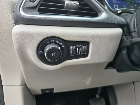 Used 2023 Chrysler Pacifica Limited image 20