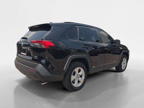 Used 2020 Toyota RAV4 XLE w/ XLE Grade Weather Package AWD/4WD image 6