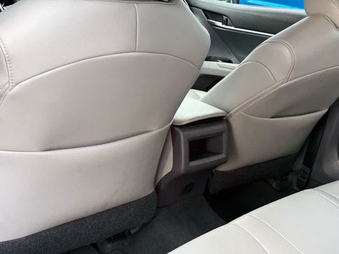 Used 2019 Toyota Camry SE FWD image 27