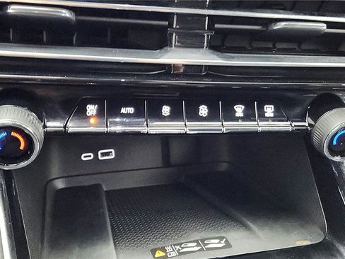 Used 2026 Chevrolet Traverse LT FWD image 24