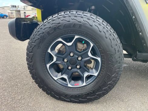 Used 2023 Jeep Gladiator Rubicon w/ Trailer Tow Package AWD/4WD image 19